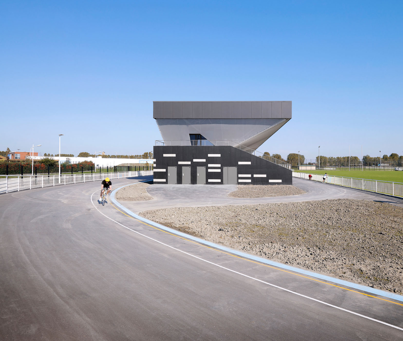 Stadium du littoral à Grande-Synthe par Olgga architectes © Julien Lanoo