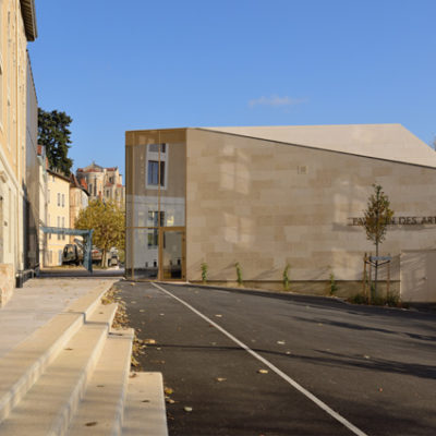 La Passerelle à Trévoux par Pierre Vurpas et Associés Architectes. La Passerelle Trevoux 1 400x400