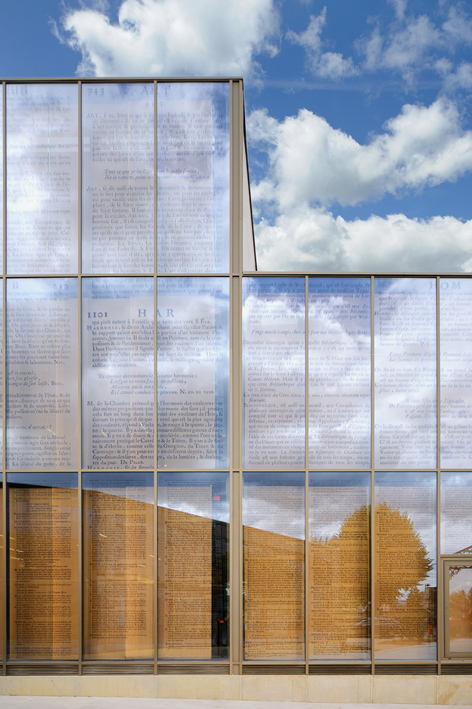La Passerelle à Trévoux par Pierre Vurpas et Associés Architectes. © Studio Erick SAILLET