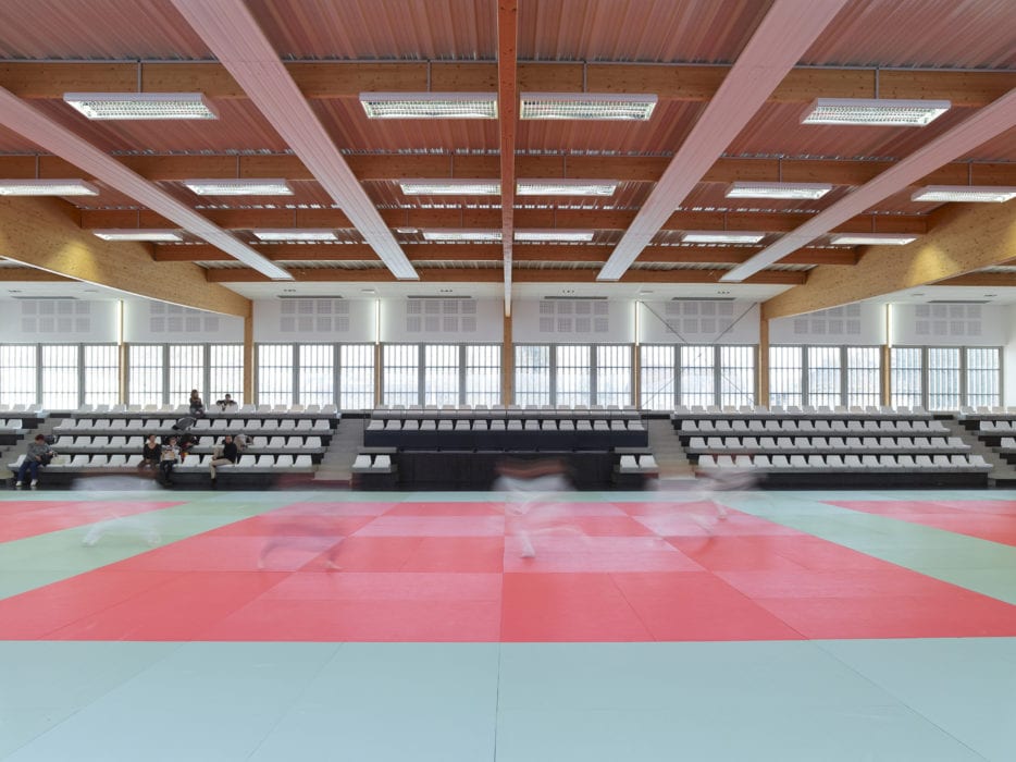 Pôle Sportif des Grands Moulins à Epernon Pole Sportif Grands Moulins Ligne 7 Architecture8 934x700