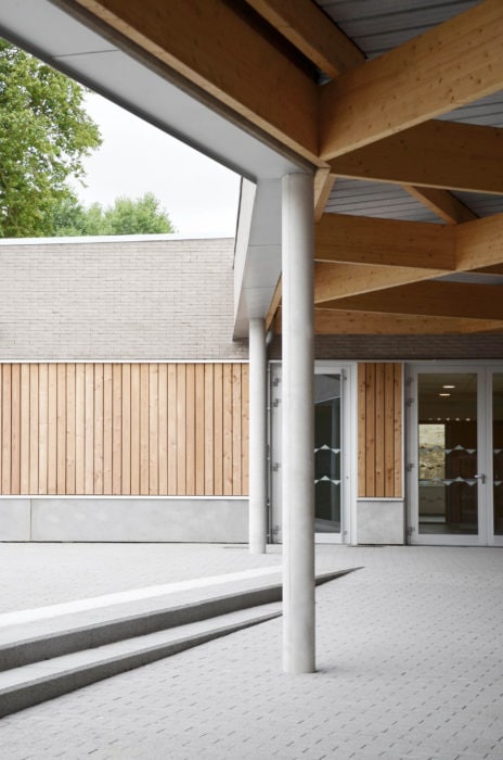 Groupe Scolaire Berlencourt Le Cauroy Bplusb Poteau Preau 464x700