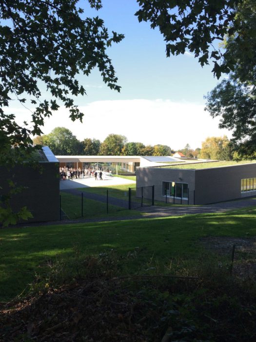 Groupe Scolaire Berlencourt Le Cauroy Bplusb Vue Depuis Coline 525x700