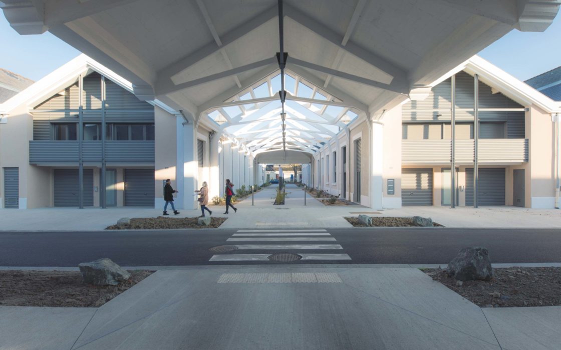 Reconversion d’une usine d’Allumette en logements sociaux à Trélazé par le Cabinet Latitude Immobilière Podeliha Allumetiere Trelaze Latitude Vue Densemble 1120x700