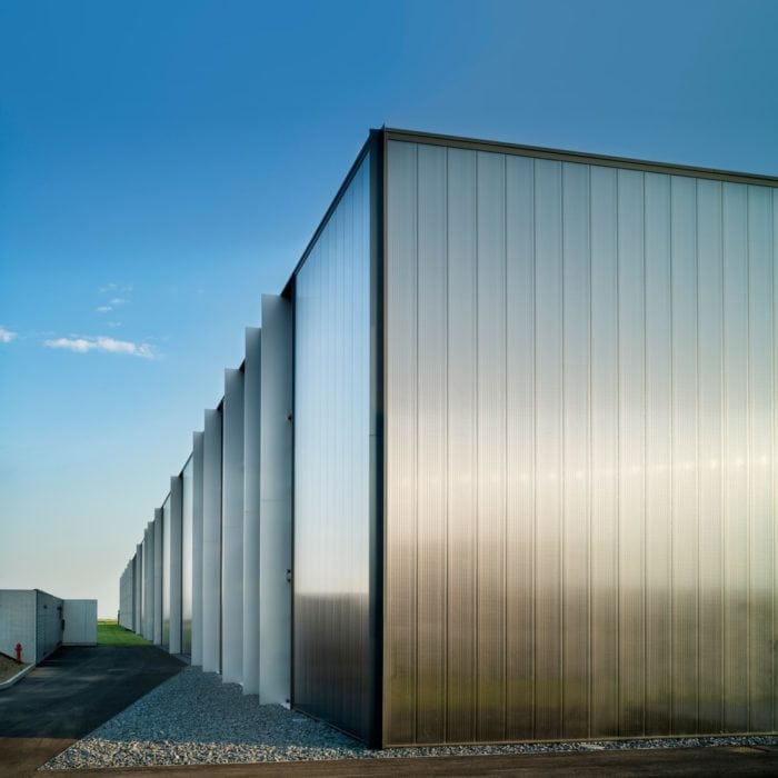Siège de l’usine Pratic en Italie par GEZA - Gri e Zucchi Architettura Usine Pratic Italie Gri Zucchi Polycarbonate 10 700x700